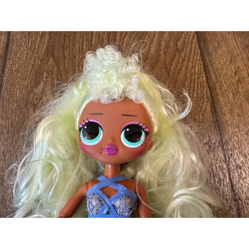 LOL Surprise OMG Lady Diva Fashion Doll Blonde Articulated Series‎ 1 Skirt Shirt
